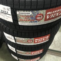 クラウン　ブリジストンＶＲＸ２　２２５／４５Ｒ１８　スタッドレスタイヤハメ替え　