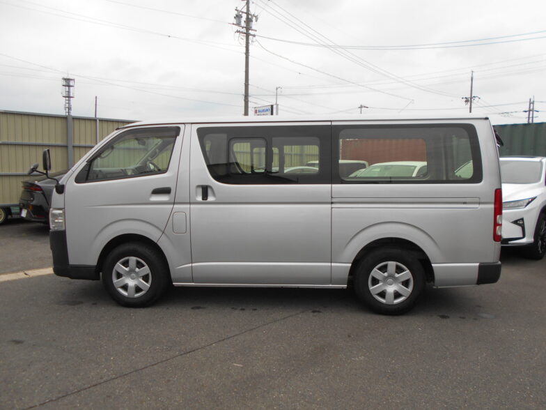 TOYOTA　ハイエース　DX　フルセグナビ　ビルトインETC　バックカメラ｜尾張旭市にある中部運輸局指定民間車検工場