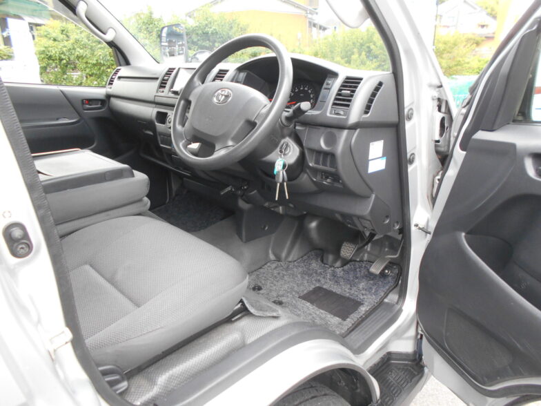 TOYOTA　ハイエース　DX　フルセグナビ　ビルトインETC　バックカメラ｜尾張旭市にある中部運輸局指定民間車検工場