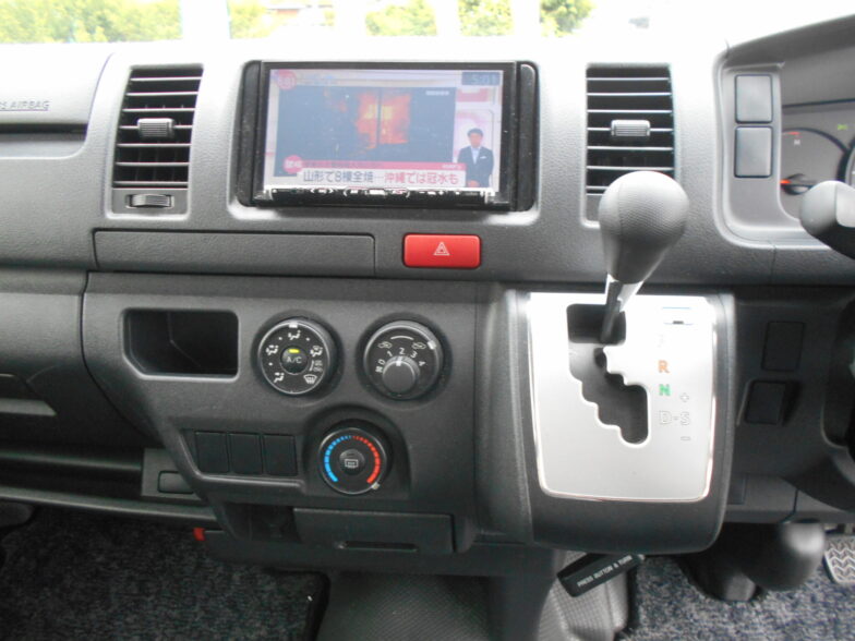 TOYOTA　ハイエース　DX　フルセグナビ　ビルトインETC　バックカメラ｜尾張旭市にある中部運輸局指定民間車検工場