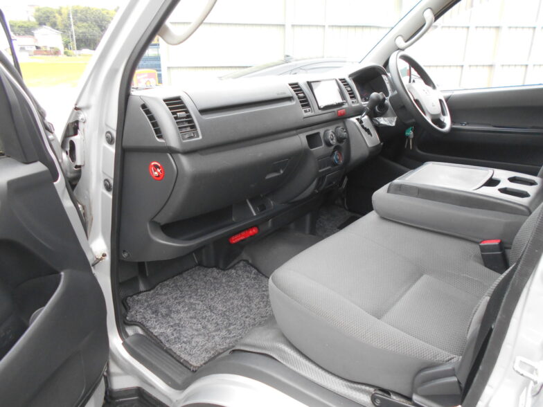 TOYOTA　ハイエース　DX　フルセグナビ　ビルトインETC　バックカメラ｜尾張旭市にある中部運輸局指定民間車検工場