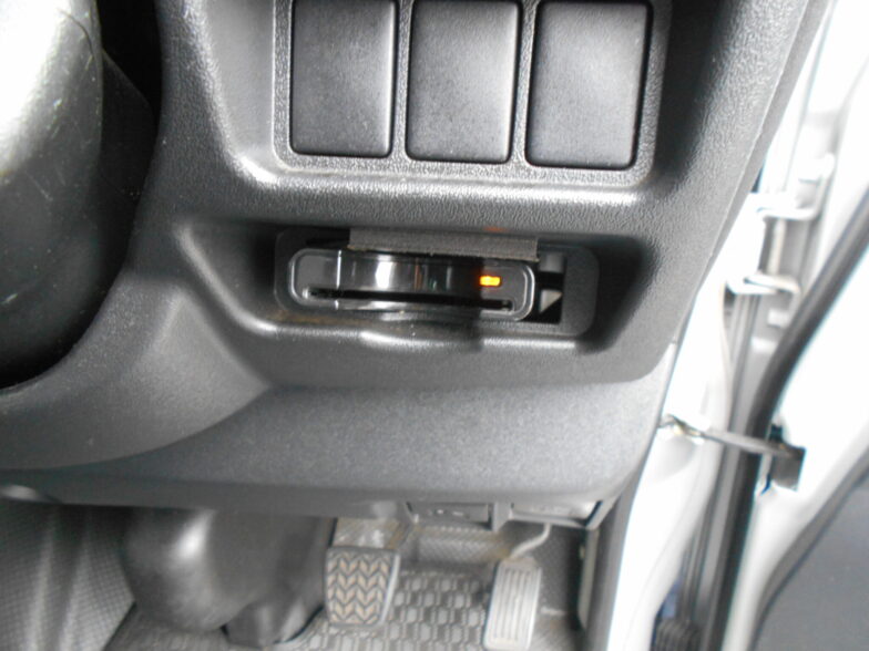 TOYOTA レジアスエース　DX　ワンセグナビ　ETC　エアーバック｜尾張旭市にある中部運輸局指定民間車検工場