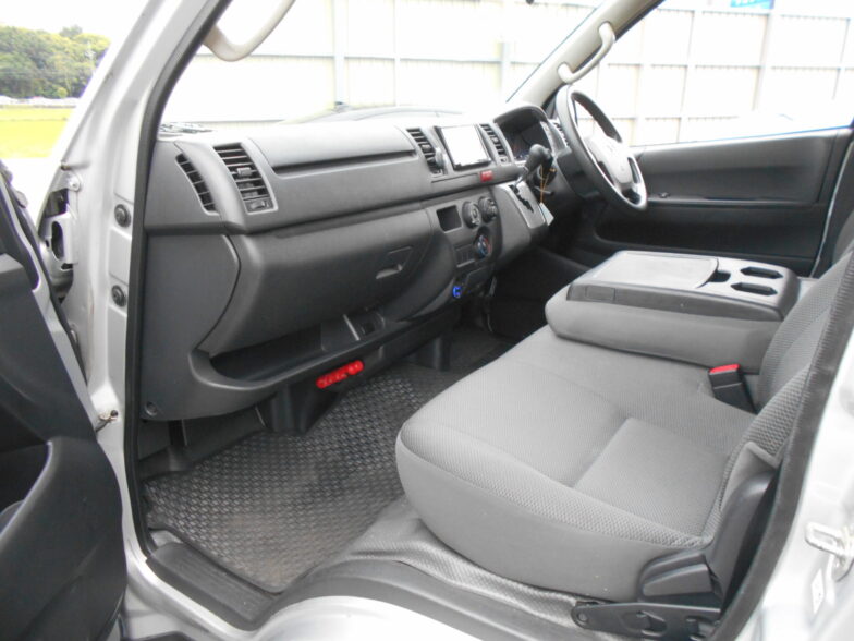 TOYOTA レジアスエース　DX　ワンセグナビ　ETC　エアーバック｜尾張旭市にある中部運輸局指定民間車検工場