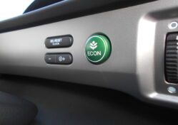 HONDA　フリード　Gジャストセレクション　SDナビフルセグＴＶ　ビルトインETC　バックカメラ｜尾張旭市にある中部運輸局指定民間車検工場